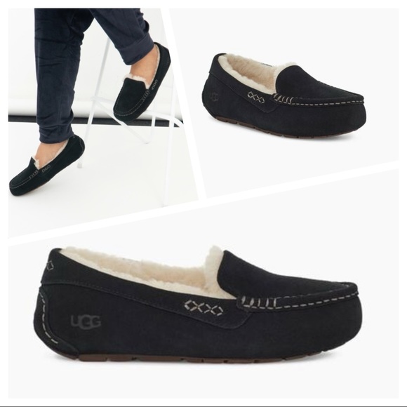 UGG Shoes - UGG
Womens Black Ansley Slippers size 8